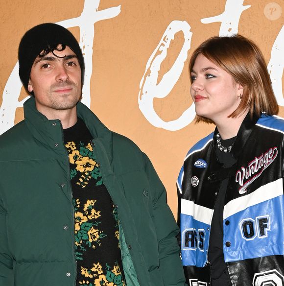 Florian Rossi et sa compagne Louane Emera - Avant-première du film "Cet été-là" au cinéma Pathé Wepler à Paris le 3 janvier 2022. © Coadic Guirec/Bestimage