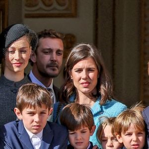 Stefano Ercole Carlo Casiraghi, Beatrice Borromeo, Pierre Casiraghi, Raphael Elmaleh, Charlotte Casiraghi, Balthazar Casiraghi-Rassam, Francesco Carlo Albert Casiraghi, Maximilian Casiraghi and Sacha Casiraghi - La famille princière de Monaco au balcon du palais, à l'occasion de la Fête Nationale de Monaco, le 19 novembre 2024. © Jacovides-Bebert/Bestimage