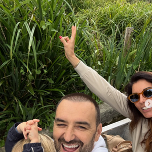 Le couple se dévoile tout sourire lors d'une petite balade en canoë avec leur fils Léo.

Cyril Lignac sur Instagram, avec son fils et sa compagne Deborah.