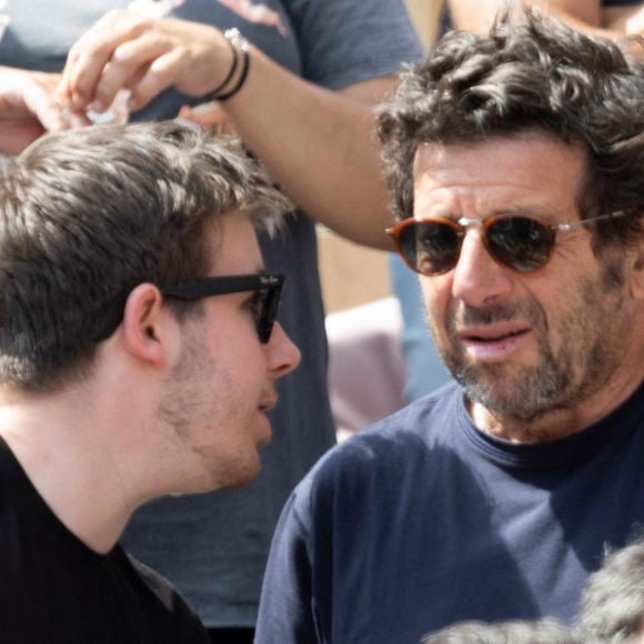 "22 ans que mon cœur s’est arrêté de battre pour battre un peu plus fort chaque jour", a légendé l'artiste sous son carrousel de photos qui a particulièrement touché les internautes. 

Patrick Bruel, son fils Oscar Bruel dans les tribunes lors des Internationaux de France de Tennis de Roland Garros 2025. Paris, © Jacovides / Moreau / Bestimage