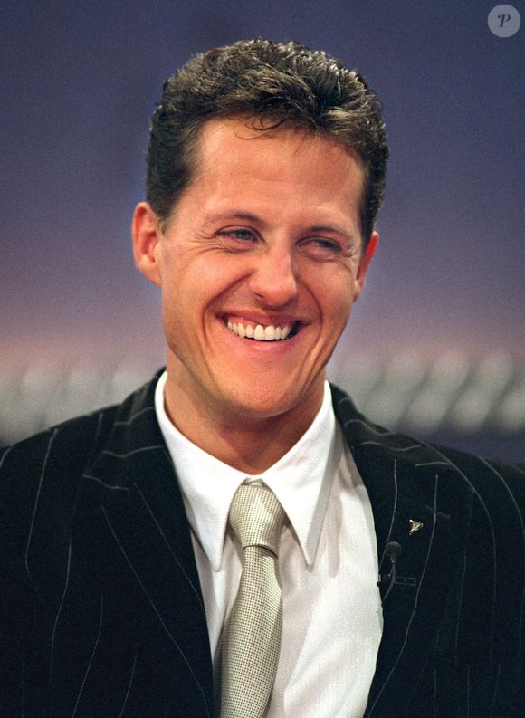 Le 29 décembre 2013, Michael Schumacher était victime d'un grave accident de ski...

Le pilote de Formule 1 allemand Michael Schumacher à l'émission de télévision "Wetten,daß" à Oldenburg, Allemagne, le 10 octobre 1998. Photo par Picture-Alliance/DPA/ABACAPRESS.COM