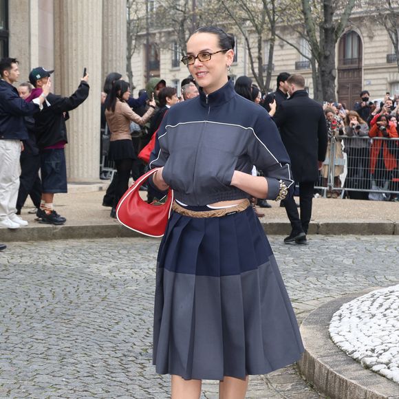 Parmi les célébrités qui ont fait le déplacement, on retrouve Pauline Ducruet dans un ensemble Bombers de la marque et jupe assortie. 

Pauline Ducruet aux arrivées au défilé Miu Miu Mode Féminine Prêt-À-Porter Automne/Hiver 2025-2026 lors de la Fashion Week de Paris (PFW) au Conseil économique et social Palais de Iéna, à Paris, France, le 11 mars 2025. © Denis Guignebourg/Bestimage