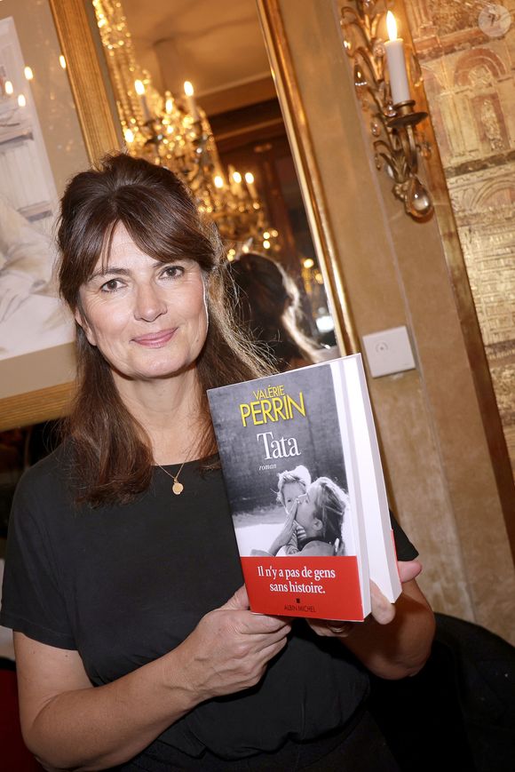 Jean-Pierre Jeunet a décidé de s'attaquer au best-seller de Valérie Perrin, Changer l'eau des fleurs.

Exclusif - Valérie Perrin - Personnalités au cocktail des écrivains au Fouquet's à Paris. Le 27 novembre 2024
© Cédric Perrin / Bestimage
