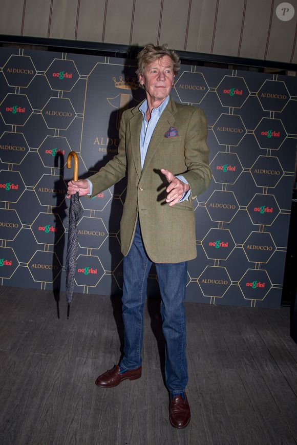 Le prince Ernst August de Hanovre assiste à la soirée du 60ème anniversaire du restaurant Alduccio à Madrid le 24 novembre 2022.