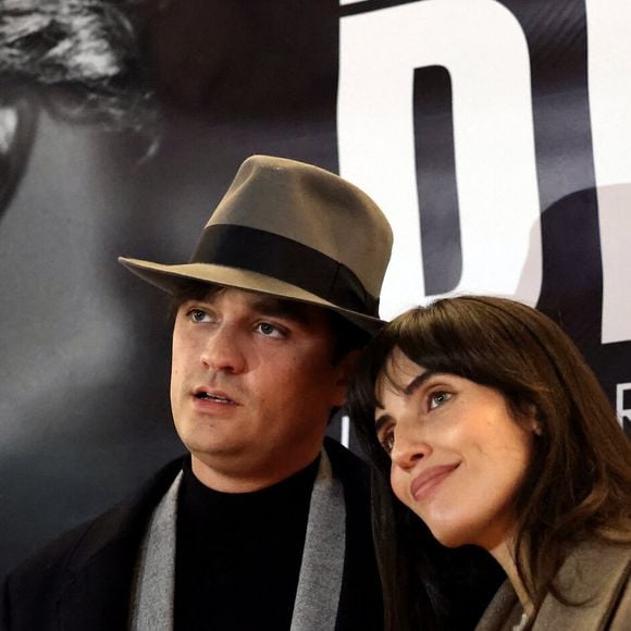 Et voit dans cette décision un moyen d'être dans la lumière avant la sortie de son livre "La personne de confiance" prévue en novembre

Exclusif - Alain-Fabien Delon et sa compagne Laura Bensadoun au photocall de la soirée Ciné-concert symphonique "Alain Delon, le dernier Samouraï" au Palais des congrès à Paris le 8 novembre 2024 le jour de son anniversaire.

© Jacovides / Moreau / Bestimage