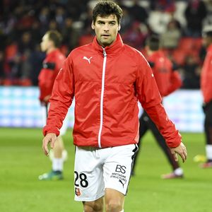 Yoann Gourcuff - Karine Ferri encourage son compagnon Yoann Gourcuff lors du match Psg-Rennes au Parc des Princes à Paris le 6 novembre 2016.  (victoire 4-0 du Psg)  © Pierre Perusseau/Bestimage