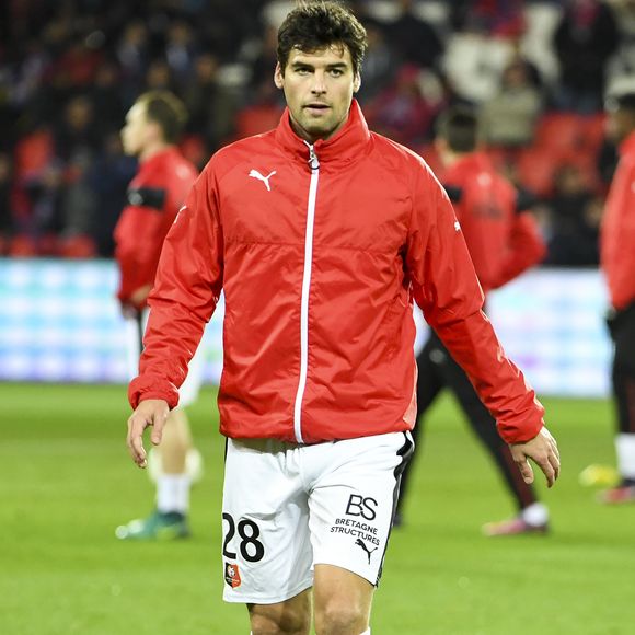Yoann Gourcuff - Karine Ferri encourage son compagnon Yoann Gourcuff lors du match Psg-Rennes au Parc des Princes à Paris le 6 novembre 2016.  (victoire 4-0 du Psg)  © Pierre Perusseau/Bestimage