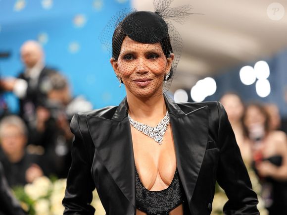 Halle Berry au Met Gala Celebrating Superfine : Tailoring Black Style au Metropolitan Museum of Art à New York. 05 mai 2025. (Backgrid USA / Bestimage)