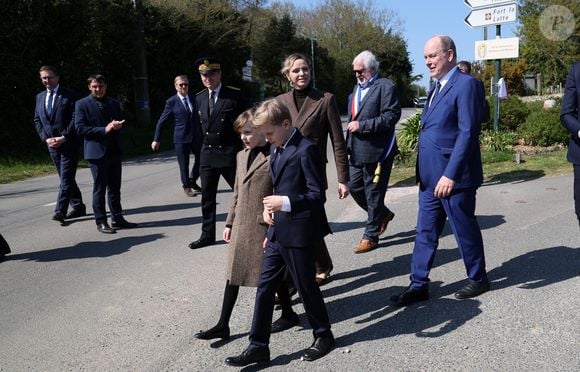 Le prince Albert II de Monaco, La princesse Charlène de Monaco, La princesse Gabriella de Monaco, comtesse de Carladès, Le prince Jacques de Monaco, marquis des Baux lors d'une visite à Plévenon, Côtes-d'Armor le 9 avril 2025.

© Dominique Jacovides / Bestimage