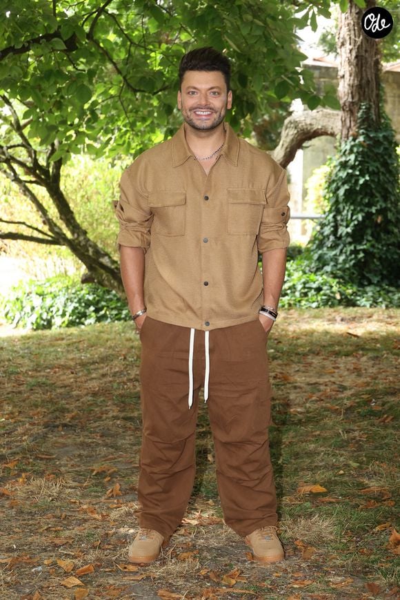 Kev Adams participe à la séance photo de "Le Jour J" dans le cadre du 18e Festival du film d'Angoulême, à Angoulême, le 28 août 2025, en France. Photo de Jérôme Domine/Abaca