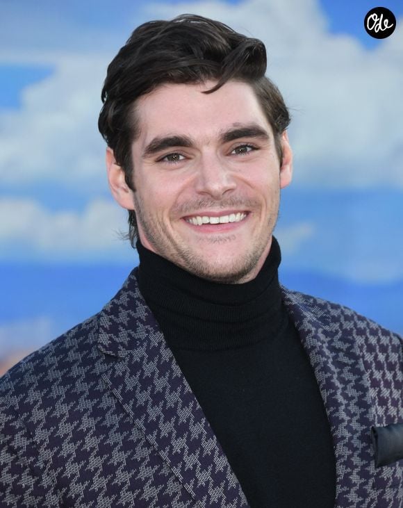 RJ Mitte lors d'un tapis rouge. Photo par Backgrid USA / Bestimage