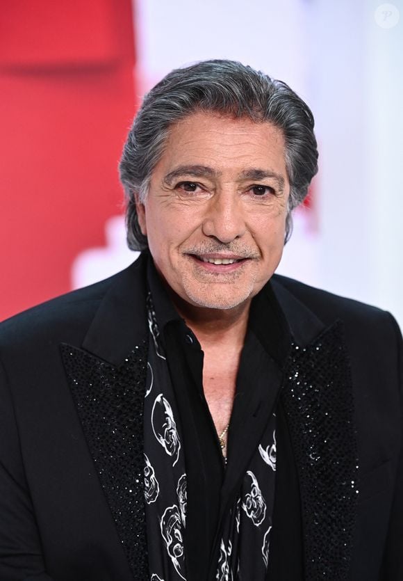 Il y a 75 ans, Frédéric François voyait le jour en Sicile, en Italie. Et en cette période estivale, le célèbre chanteur a décidé de revenir sur ses terres natales avec son clan.

Exclusif - Frédéric François - Enregistrement de l'émission "Vivement Dimanche", présentée par M.Drucker et diffusée le 18 février sur France 3 © Guillaume Gaffiot / Bestimage