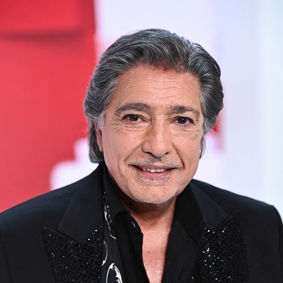 Il y a 75 ans, Frédéric François voyait le jour en Sicile, en Italie. Et en cette période estivale, le célèbre chanteur a décidé de revenir sur ses terres natales avec son clan.

Exclusif - Frédéric François - Enregistrement de l'émission "Vivement Dimanche", présentée par M.Drucker et diffusée le 18 février sur France 3 © Guillaume Gaffiot / Bestimage