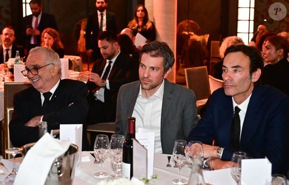 Alain Terzian, Guest, Anthony Delon au dîner annuel du CCAF (Conseil de coordination des associations arméniennes de France) à l'hôtel du collectionneur à Paris le 11 mars 2025
Comme chaque année, la onzième édition du désormais fameux dîner du CCAF a fait salle comble. 450 personnes se sont retrouvées dans les salons de l'hôtel du collectionneur, à Paris. Lors du cocktail, plusieurs personnalités politiques ont eu l'occasion de s'entretenir avec les invités.
Comme de coutume, un certain nombre de figures intellectuelles étaient également au dîner.
C'est Nelson Monfort qui a présenté la soirée en rappelant que la soirée est l'occasion de nous retrouver et de réaffirmer les liens profonds qui unissent la France et l'Arménie, liens tissés par l'histoire, la culture et des valeurs communes.
Cette soirée incarne à la fois un hommage solennel et un appel à l'action. Hommage envers celles et ceux qui oeuvrent sans relâche pour la cause arménienne; mais appel à la communauté internationale pour qu'elle s'engage résolument pour la justice et la paix.

© Christian Liewig / Bestimage