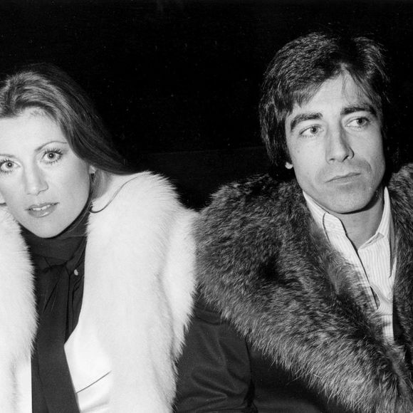 Elle est devenue maman d'un garçon prénommé Ludovic, né en 1971 de son union avec le chanteur Ringo, un enfant qu'elle a tragiquement perdu en 2017. 

Archives : Sheila et Ringo en 1973 © AGENCE / BESTIMAGE