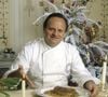 Joël Robuchon n'est plus mais a laissé une immense empreinte dans la gastronomie française et internationale.

En France, à Paris, portrait de Joël Robuchon dans une salle de restaurant
© Bruno Schneider via Bestimage
