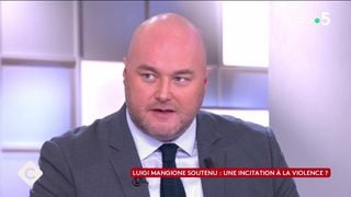 "Ma mère est morte aux États-Unis" : Philippe Corbé parle pour la 1ère fois de son expérience du système de santé américain, après l'affaire Magione