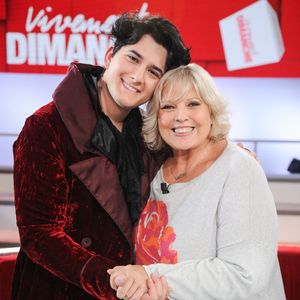 Exclusif - Gjon's Tears et Laurence Boccolini lors de l'enregistrement de l'émission Vivement dimanche présentée par M.Drucker aux studios Rive Gauche, à Paris, France, le 1er octobre 2025. Diffusion sur France 3 le 9 novembre 2025. © Guillaume Gaffiot/Bestimage