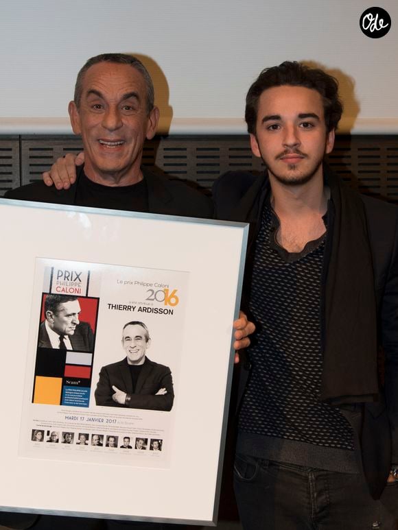 Une belle façon d'entamer le nouveau chapitre de leur vie.

Thierry Ardisson et son fils Gaston Ardisson - Cérémonie du Prix Philippe Caloni décerné à Thierry Ardisson à la SCAM (Société civile des auteurs multimedia) à Paris le 17 janvier 2017. © Pierre Perusseau/Bestimage