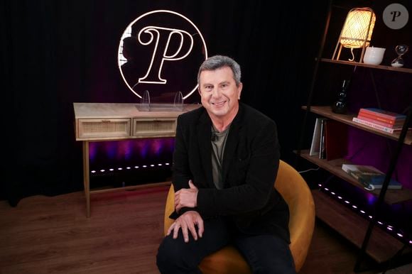 Pascal Bataille en interview pour "Purepeople", avec le format "En privé avec"
