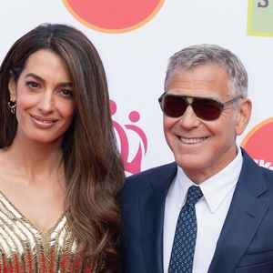 George Clooney, son épouse Amal Clooney et la mère de cette dernière, Baria Alamuddin, assistent à la célébration du King's Trust au Royal Albert Hall, à Londres (Angleterre), le 11 mai 2026.



Pictured: Amal Clooney, George Clooney