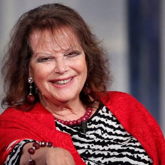 Claudia Cardinale sur le plateau de l'émission "Porta Porta" à Rome, le 18 octobre 2017. PsnewZ / Bestimage