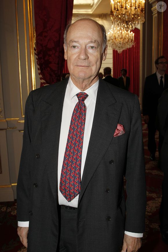 Bien que les chevaux soient passés sous pavillon princier, la veuve de l'industriel, Bethy Lagardère, avait conservé le droit de faire courir ses propres couleurs.

Le prince Amyn Aga Khan lors de la cérémonie de remise de décorations au Palais de l’Élysée le 14 mars 2012. BERTRAND RINDOFF PETROFF / BESTIMAGE