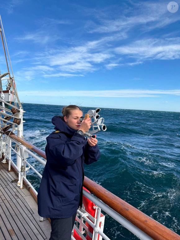 La princesse Leonor à bord du navire-école "Juan Sebastián Elcano" lors de sa traversée de l'Équateur, le 14 avril 2025. © Casa de SM El Rey / Bestimage