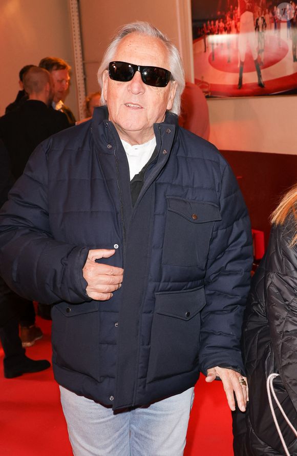 Cette intervention a entraîné sa cécité définitive.

Gilbert Montagné au photocall de la générale du spectacle "Tempo" du Cirque d'Hiver Bouglione à Paris, France, le 18 octobre 2025. © Coadic Guirec/Bestimage