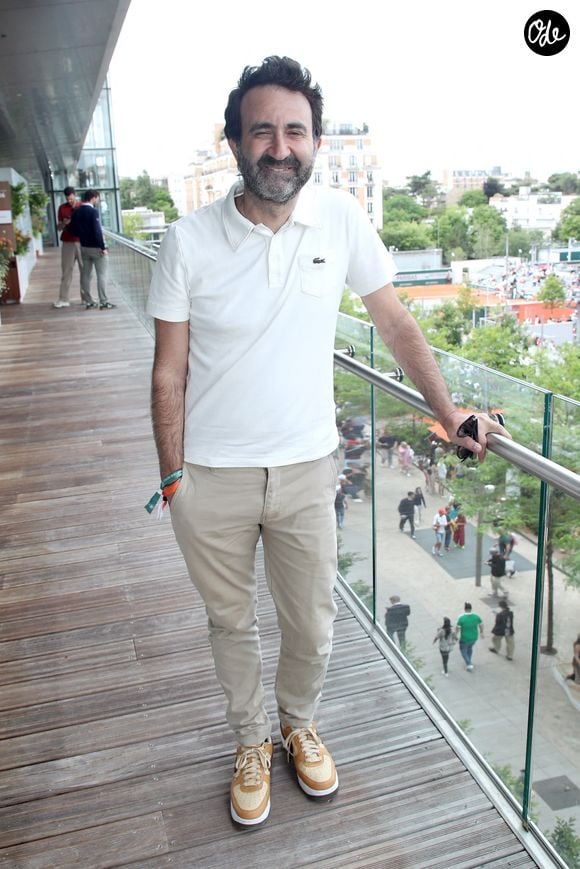 Exclusif - Mathieu Madénian au déjeuner dans la loge de France Télévision lors des internationaux de France de Tennis de Roland Garros 2025 (Jour 9), à Paris, France, le 2 Juin 2025. © Bertrand Rindoff/Bestimage