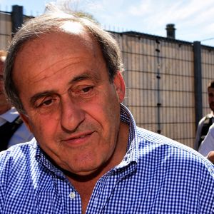 Les entrées sont proposées entre 18 et 26 euros, avec par exemple des moules gratinées à la provençale à 18 euros ou du foie gras maison à 26 euros.

Michel Platini en Ardèche le 18 avril 2022. 
Photo par Romain Doucelin/Bestimage