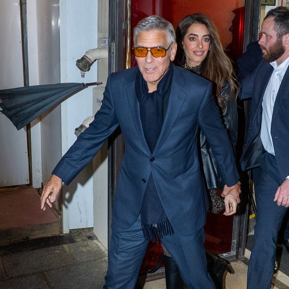 L'acteur sera à l'affiche du film "Jay Kelly" le 5 décembre prochain sur Netflix.
George Clooney et sa femme Amal Alamuddin à la sortie du Royal Monceau après l'avant-première française du film Netflix Jay Kelly au Christine Cinéma Club à Paris, France, le 24 novembre 2025. © Yoann Ouahcene/Bestimage