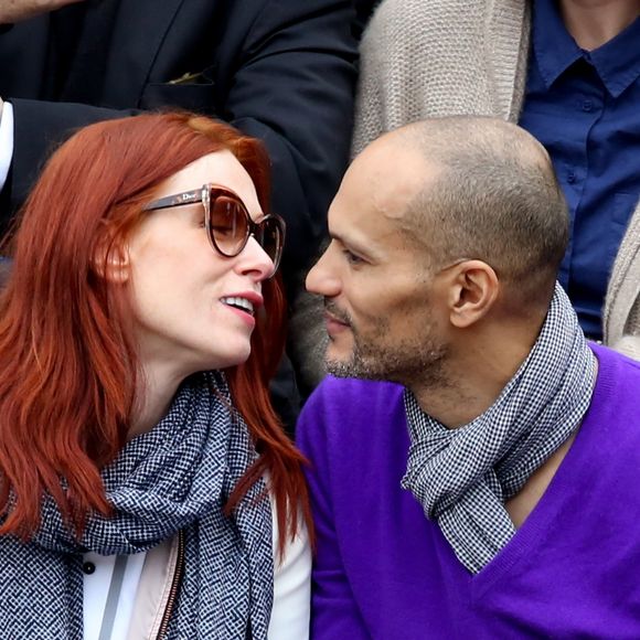 Audrey Fleurot et son compagnon Djibril Glissant dans les tribunes des internationaux de France de Roland Garros à Paris le 4 juin 2016. © Moreau - Jacovides / Bestimage
