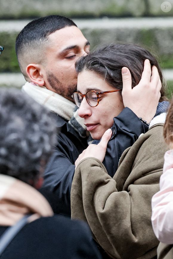 Pia Laborde, la fille de C.Laborde - Sortie des obsèques de Catherine Laborde en l’église Saint-Roch à Paris, le 6 février 2025. Décédée le 28 janvier 2025 à l'âge de 73 ans, l'ancienne présentatrice météo de TF1 (1988 - 2017) était atteinte de la maladie neurodégénérative à corps de Lewy. 
© Jacovides - Moreau / Bestimage