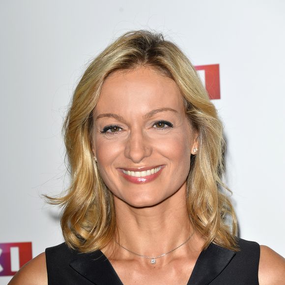 Le 3 janvier 2025, la jolie brune a eu droit à une belle attention de la part de sa collègue, la journaliste Audrey Crespo-Mara, qui lui a adressé un beau message juste à la fin du JT de 20H sur TF1. 

Audrey Crespo-Mara lors du photocall de la conférence de rentrée de la chaine LCI à Boulogne Billancourt