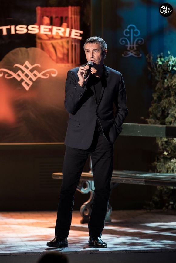 Julien Clerc - Tournage de l'émission "Merci Renaud" dans les studios de la Plaine Saint-Denis le 15 novembre 2016. © Cyril Moreau / Bestimage