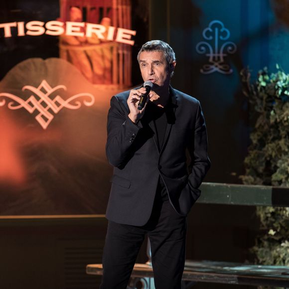 Julien Clerc - Tournage de l'émission "Merci Renaud" dans les studios de la Plaine Saint-Denis le 15 novembre 2016. © Cyril Moreau / Bestimage