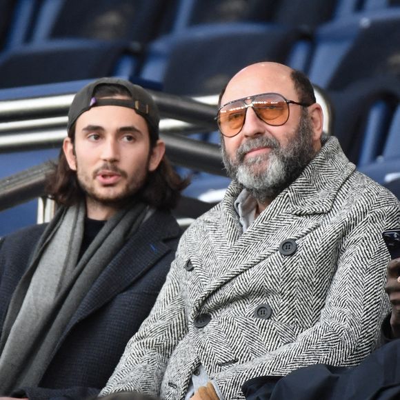 Kad Merad (qui fête ses 61 ans ce jeudi) est le fier papa de Kalil

Kad Merad vu dans les tribunes lors du match de football de Ligue 1 entre le Paris Saint-Germain et le Stade Rennais au stade du Parc des Princes à Paris, France. Photo by Lionel Urman/ABACAPRESS.COM