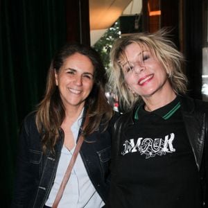 Valérie Bénaïm et Nina Morato - Personnalités aux Deux Magots pour la 3ème édition du salon du livre à Saint-Germain-des-Prés "Des pages avant la plage" à Paris le 6 juin 2026

© Philippe Baldini / Bestimage