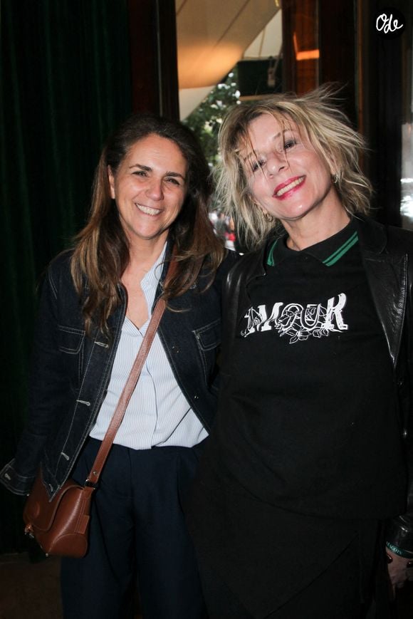 Valérie Bénaïm et Nina Morato - Personnalités aux Deux Magots pour la 3ème édition du salon du livre à Saint-Germain-des-Prés "Des pages avant la plage" à Paris le 6 juin 2026

© Philippe Baldini / Bestimage