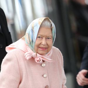 Oui, vous avez bien lu, 90 confidences !

La reine Elisabeth II d'Angleterre arrive à la gare Kings Lynn pour se rendre à Sandringham House où elle passe les fêtes de fin d'année le 20 décembre 2019. © imago / Panoramic / Bestimage.