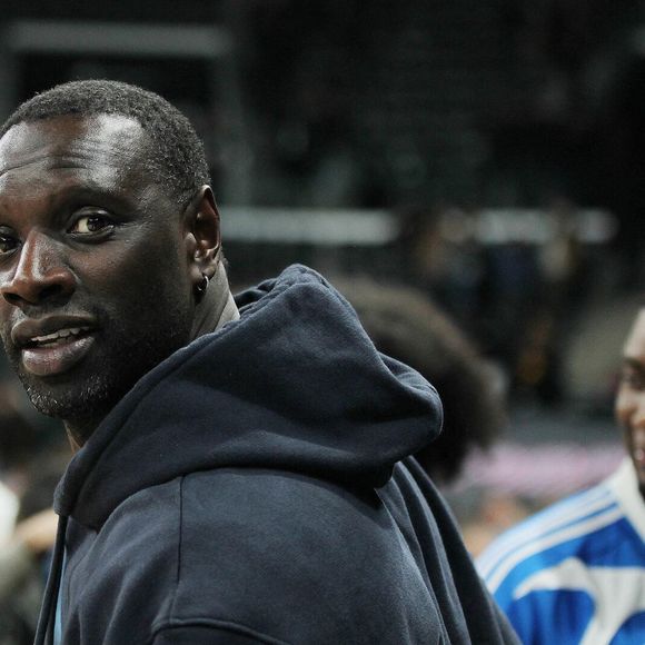 Omar Sy - Les célébrités assistent à la victoire du club Paris Basketball face au Baskonia Vitoria (67-65) à l'Adidas Arena à Paris, le 1er novembre 2024. 
© Jonathan Rebboah / Panoramic / Bestimage