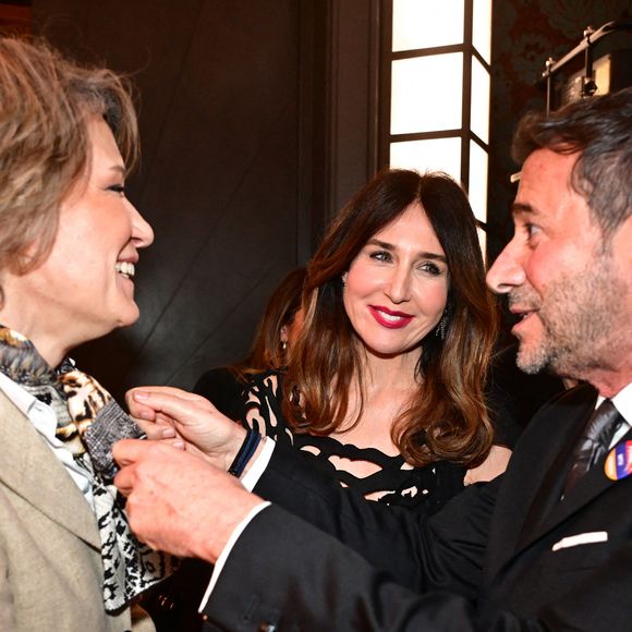 Anne Genetet, Elsa Zylberstein, Bernard Montiel au dîner annuel du CCAF (Conseil de coordination des associations arméniennes de France) à l'hôtel du collectionneur à Paris le 11 mars 2025
Comme chaque année, la onzième édition du désormais fameux dîner du CCAF a fait salle comble. 450 personnes se sont retrouvées dans les salons de l'hôtel du collectionneur, à Paris. Lors du cocktail, plusieurs personnalités politiques ont eu l'occasion de s'entretenir avec les invités.
Comme de coutume, un certain nombre de figures intellectuelles étaient également au dîner.
C'est Nelson Monfort qui a présenté la soirée en rappelant que la soirée est l'occasion de nous retrouver et de réaffirmer les liens profonds qui unissent la France et l'Arménie, liens tissés par l'histoire, la culture et des valeurs communes.
Cette soirée incarne à la fois un hommage solennel et un appel à l'action. Hommage envers celles et ceux qui oeuvrent sans relâche pour la cause arménienne; mais appel à la communauté internationale pour qu'elle s'engage résolument pour la justice et la paix.

© Christian Liewig / Bestimage