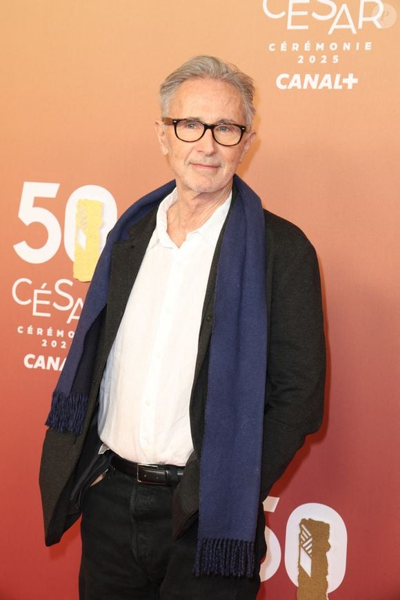 La peur qu’elle me trompe était devenue une obsession… En plus, elle enchaînait les tournages. J’étais extrêmement jaloux. Et ce qui devait arriver arriva : elle m’a trompé et elle m’a quitté !”
Thierry Lhermitte - Photocall de la 50ème édition de la cérémonie des César à l'Olympia à Paris, France, le 28 février 2025 © Dominique Jacovides - Olivier Borde / Bestimage