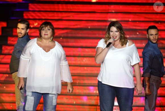 Exclusif - No Web No Blog - No tabloids - Michèle Bernier et sa fille Charlotte Gaccio - Enregistrement de l'émission "Tous au Lido pour le Sidaction", qui sera diffusée le 2 avril sur France 2, à Paris. Le 21 mars 2016
© Jacovides-Moreau / Bestimage