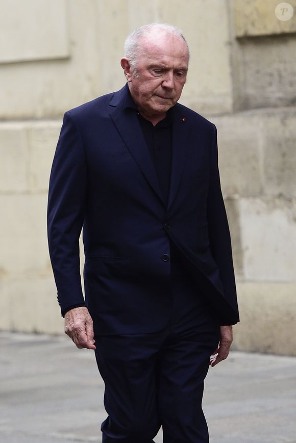 François Pinault - Les membres de la famille Pinault passent au domicile de Jacques Chirac à Paris le 26 septembre 2019. Jacques Chirac et sa femme vivaient dans un hôtel particulier prêté par la famille Pinault. Panoramic / Bestimage