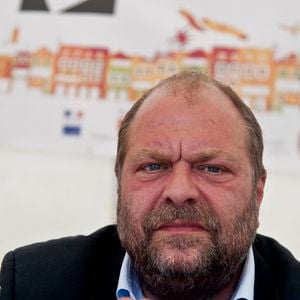 Le célèbre avocat français Eric Dupond Moretti est photographié avec son nouveau livre 'Bête Noire' lors du festival du livre de Nice 2012 à Nice, France, le 10 juin 2012. Photo by Patrice Masante/ABACAPRESS.COM