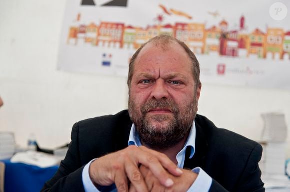 Le célèbre avocat français Eric Dupond Moretti est photographié avec son nouveau livre 'Bête Noire' lors du festival du livre de Nice 2012 à Nice, France, le 10 juin 2012. Photo by Patrice Masante/ABACAPRESS.COM
