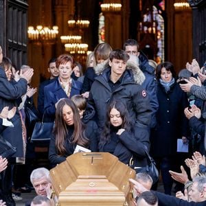 Ses obsèques avaient donné lieu à une immense émotion...

Nathalie Marquay et ses enfants Lou et Tom Dominique Bonnet (première femme de Jean-Pierre Pernaut)  - La famille de Jean-Pierre Pernaut à la sortie des obsèques en la Basilique Sainte-Clotilde à Paris le 9 mars 2022. © Cyril Moreau/Bestimage