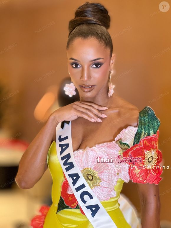 Gabrielle Henry avait dû être hospitalisée après son accident. 

Gabrielle Henry représente la Jamaïque au concours Miss Univers 2025.